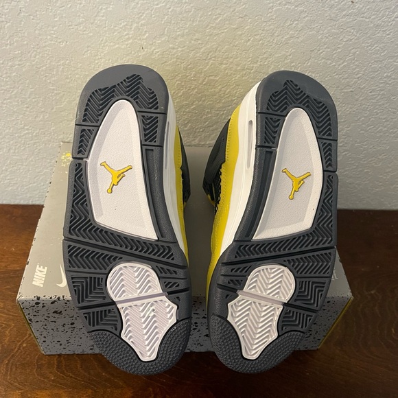 Air Jordan 4 Retro GS 'Lightning' 2021 408452-700 4Y Women's Size 5.5 - Picture 5 of 7